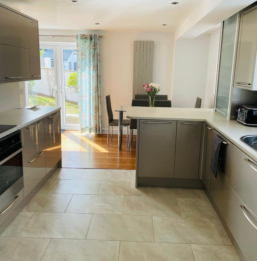 Sunny Corner, Padstow. Spacious 3 Bedrooms, 2.5 Bathrooms, Parking, Garden. Exteriör bild