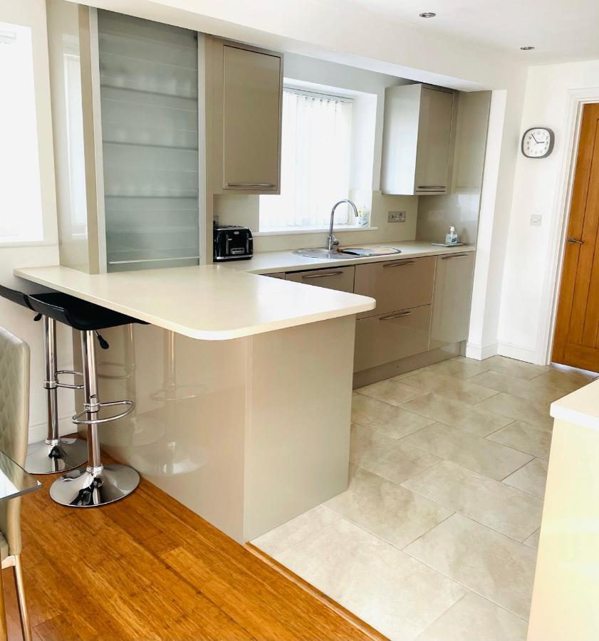 Sunny Corner, Padstow. Spacious 3 Bedrooms, 2.5 Bathrooms, Parking, Garden. Exteriör bild
